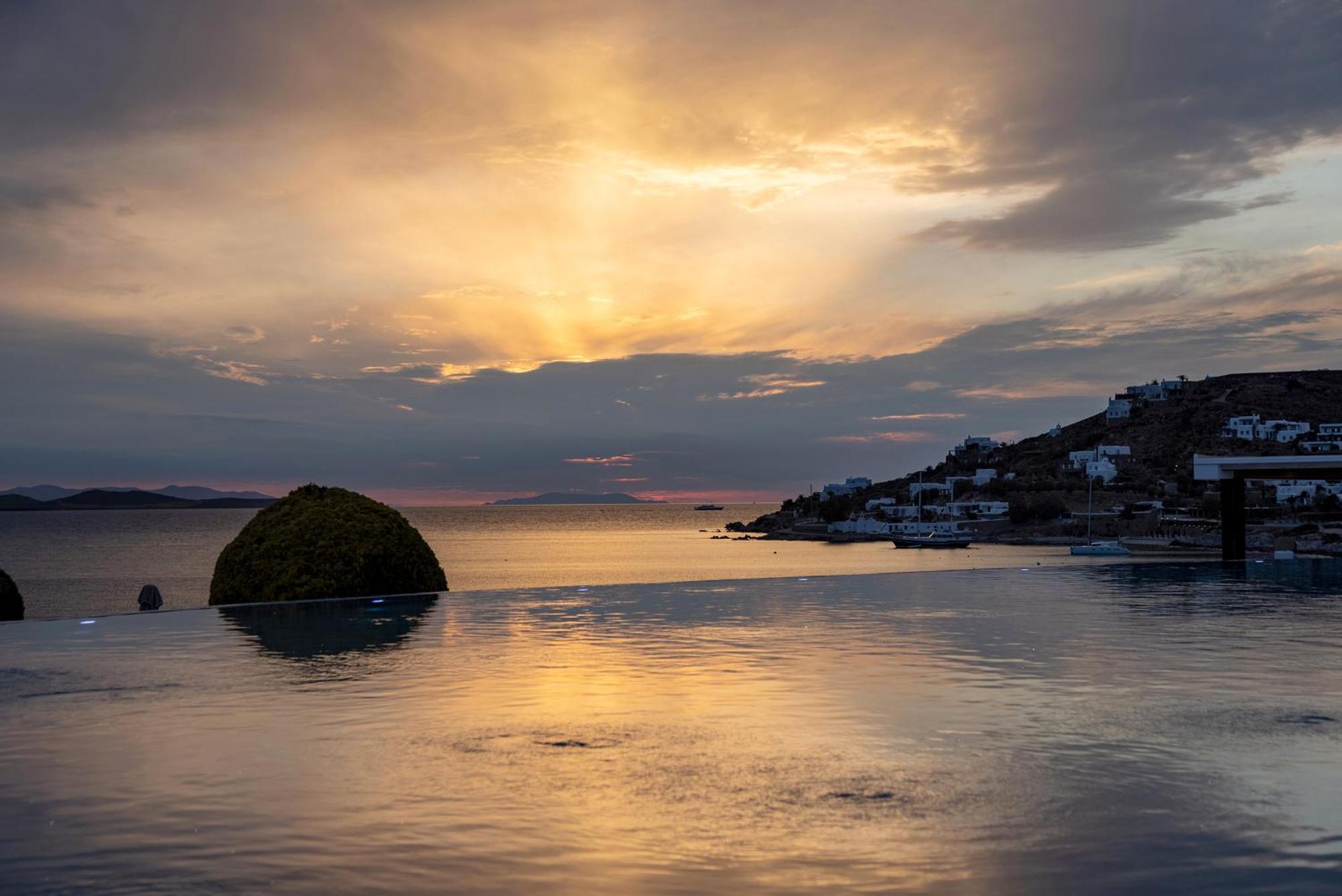 圣约翰别墅酒店 Agios Ioannis Diakoftis 外观 照片 Sunset over the bay