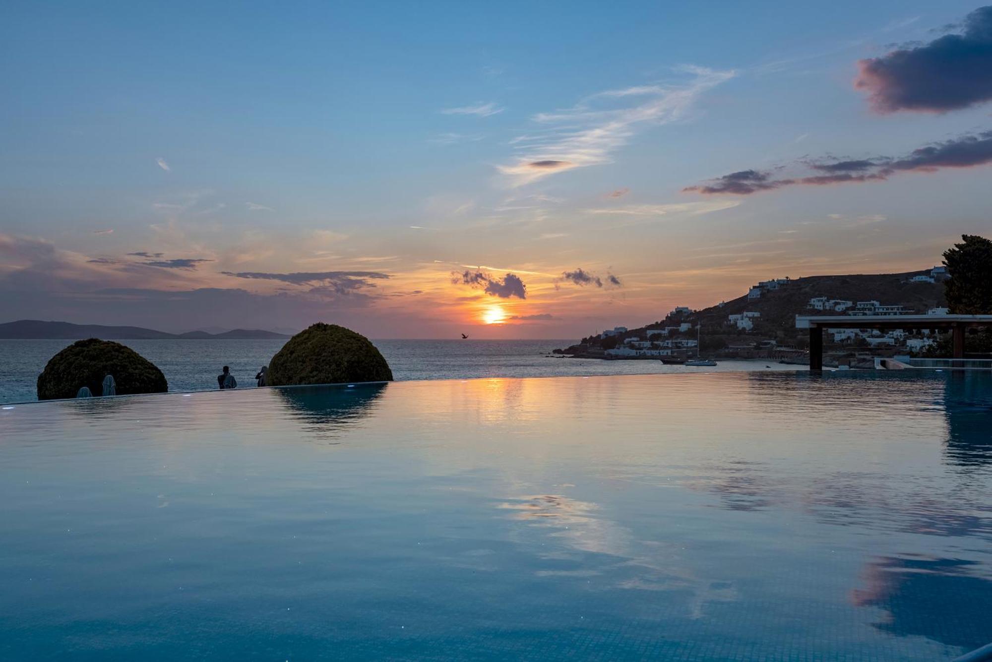 圣约翰别墅酒店 Agios Ioannis Diakoftis 外观 照片 Sunset at the pool
