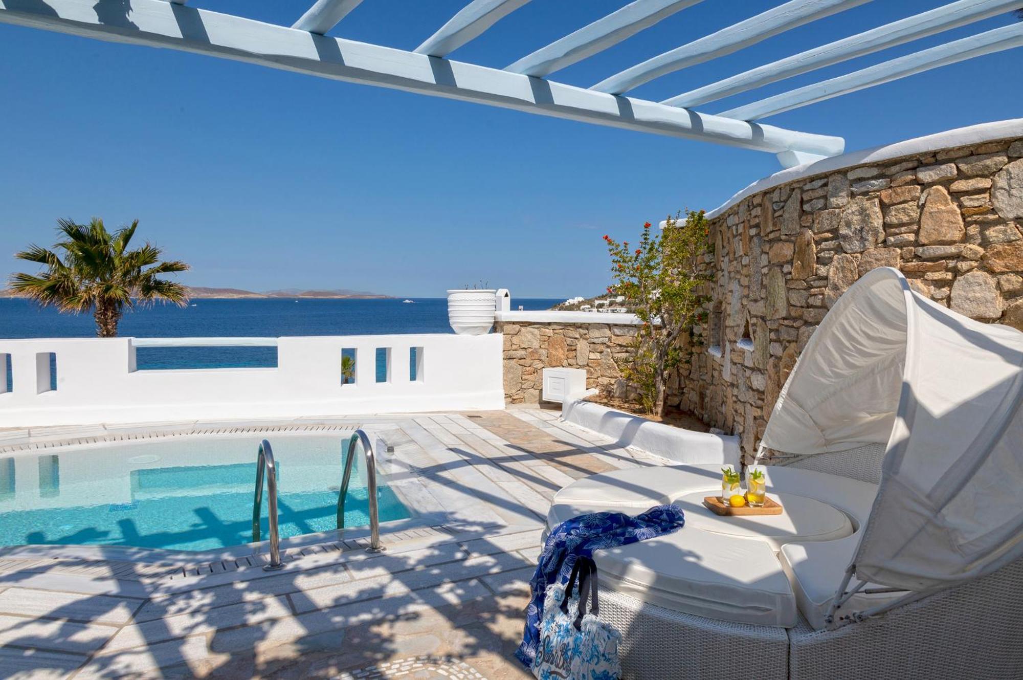 圣约翰别墅酒店 Agios Ioannis Diakoftis 外观 照片 A private pool at a luxury hotel in Mykonos, Greece